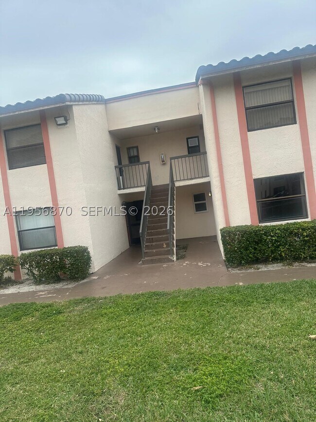 Foto del edificio - 855 NE 209th St
