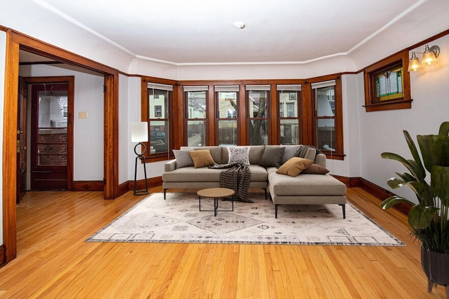 Foto principal - 1845 N Warren Ave