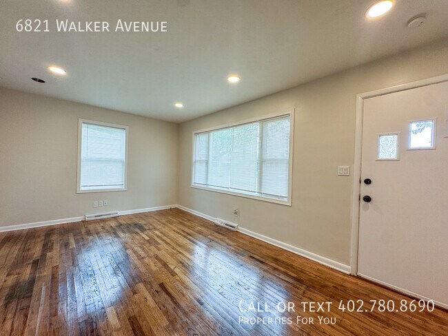 Foto del edificio - 6821 Walker Ave