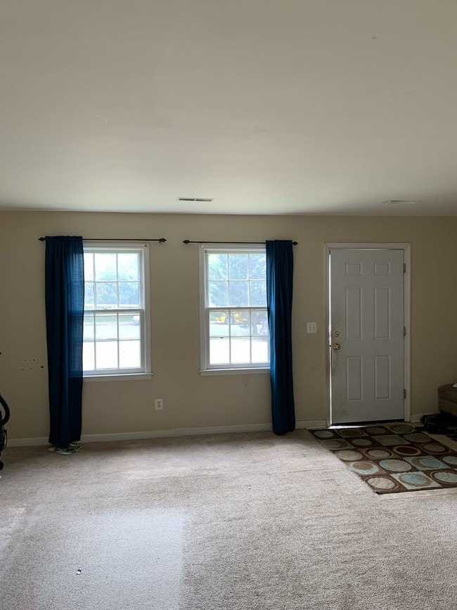 Building Photo - Charming Townhouse in Brookfield