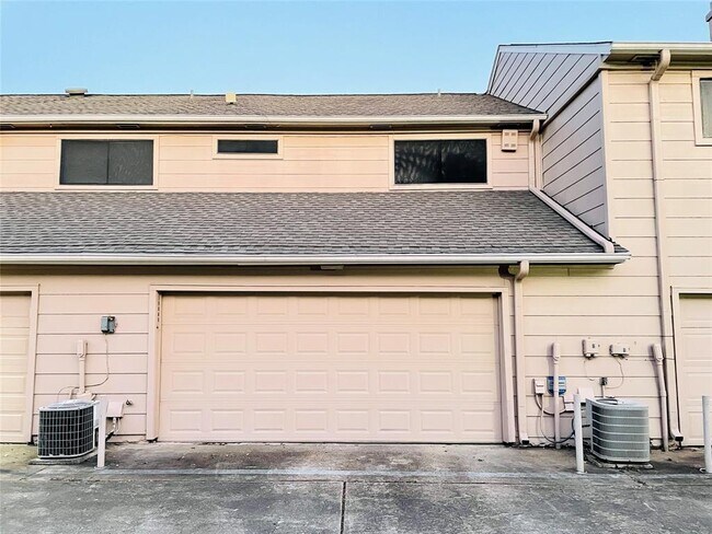 Foto del edificio - 13892 Hollowgreen Dr