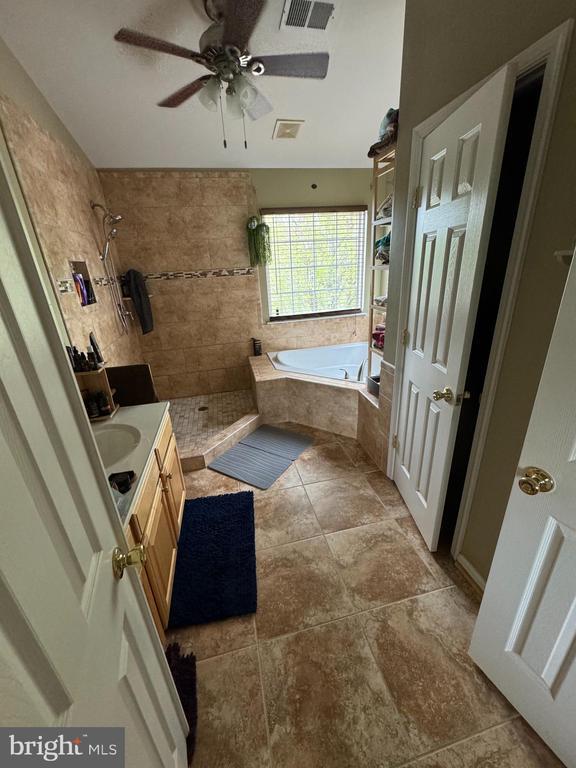 Building Photo - 21 Chadwick Dr