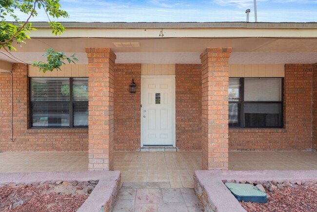 Building Photo - Home For Rent - Classic Eastside Home W/ S...