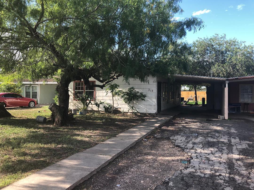 Foto del edificio - 215 Adkins Dr