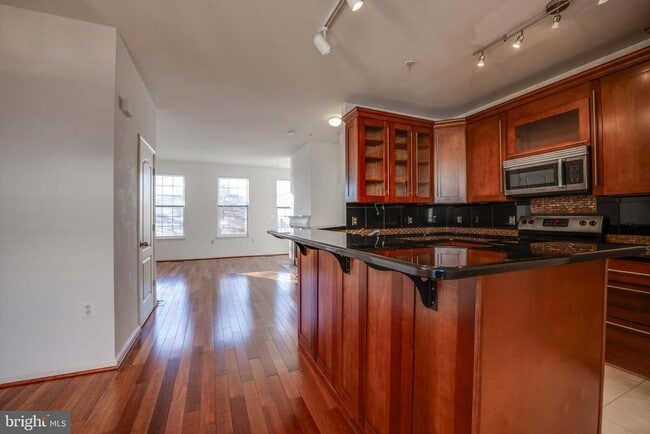Building Photo - 515 Ensemble Ct