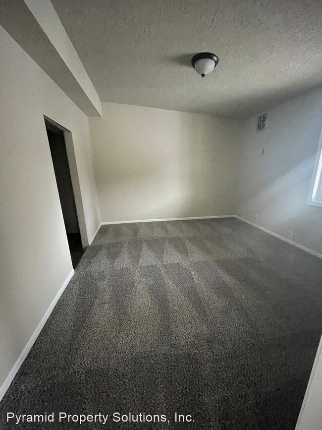 Building Photo - 3 br, 1 bath House - 5903 Tonka Ave