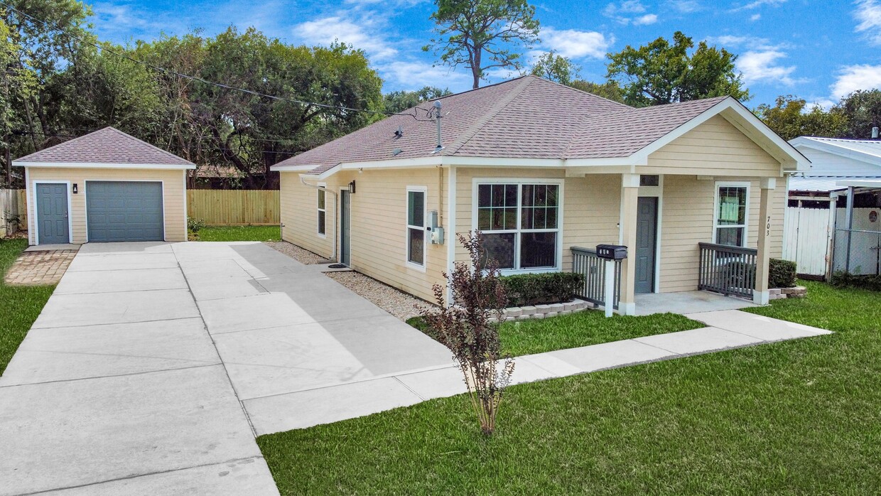 Primary Photo - 703 23rd Ave N