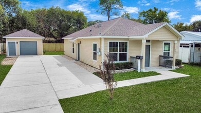 Building Photo - 703 23rd Ave N