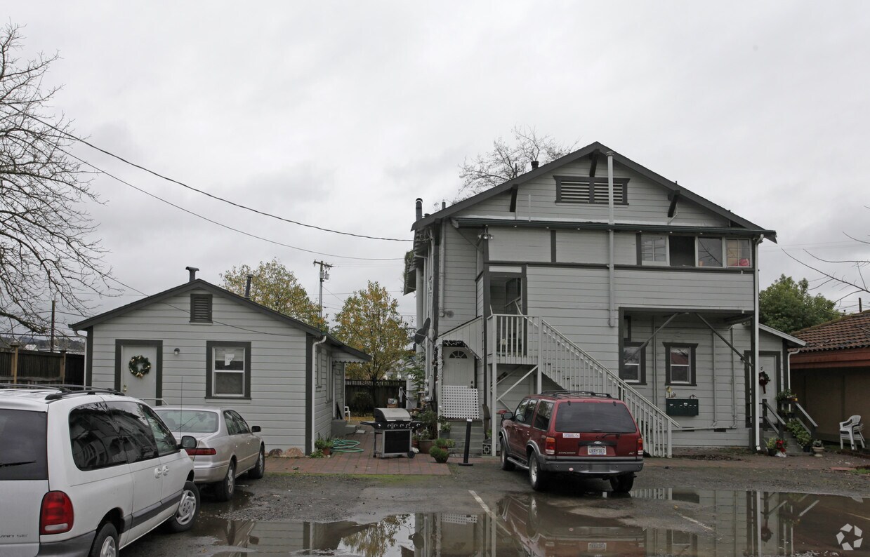 Foto del edificio - 311 Lakeville St