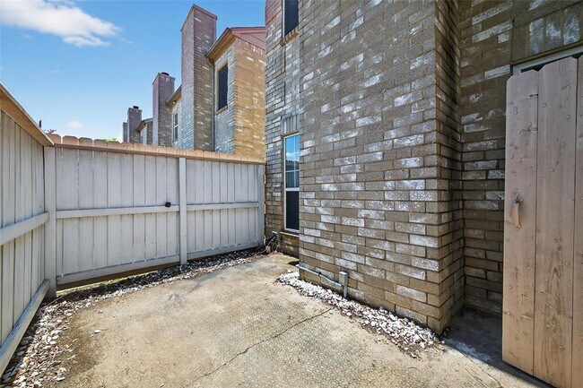 Building Photo - 3102 Holly Hall St