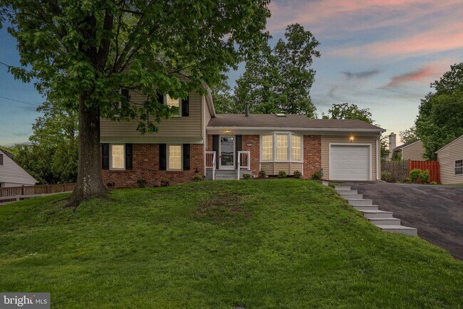 Foto del edificio - 8815 Tuckerman Ln