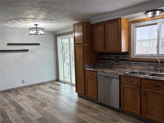 Foto del edificio - 2434 Saratoga Ave SW