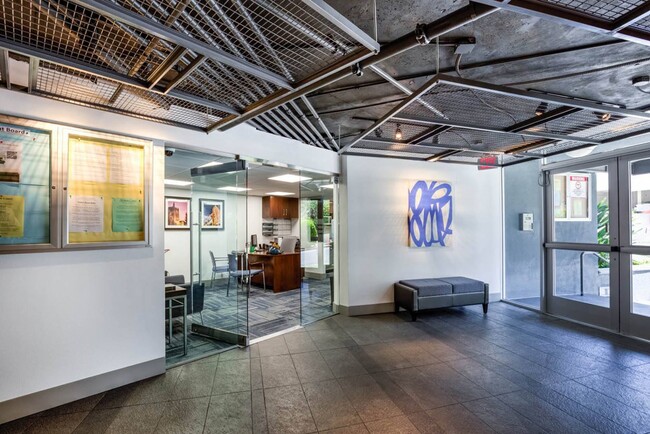 Building Photo - Atrium