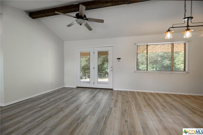 Building Photo - 625 Creek Dr
