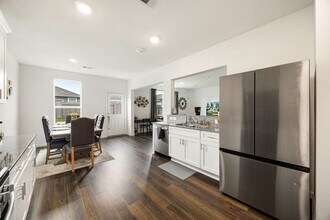 Building Photo - 25927 Chicory Dr