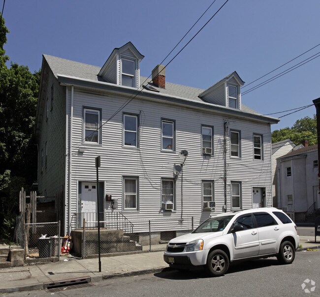 5355 Oak St Paterson, NJ 07501 Rentals Paterson, NJ