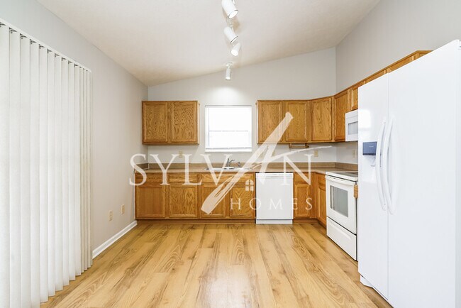 Foto del edificio - Feel right at home in this charming 3 bedroom
