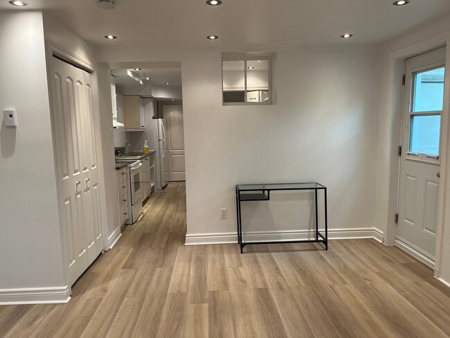 Photo du bâtiment - 4540 Av Draper