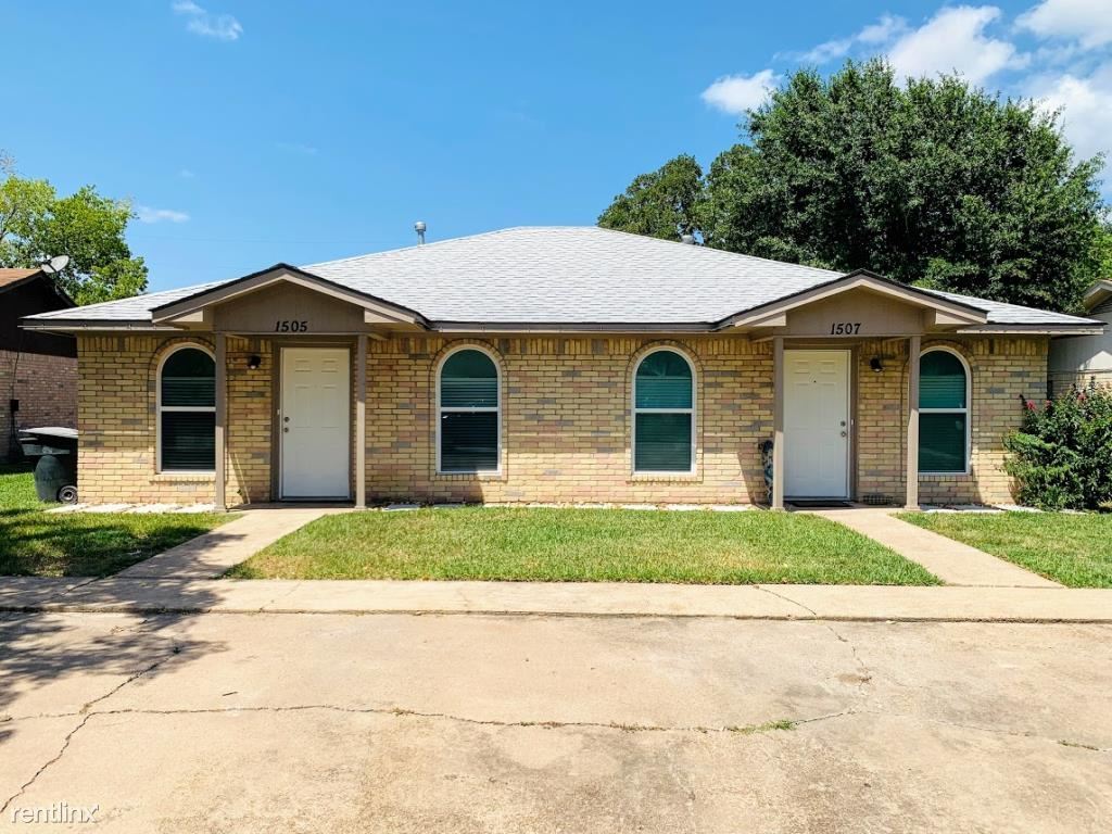 Primary Photo - 2 br, 1 bath Duplex - 1505 Hillside Dr 1505