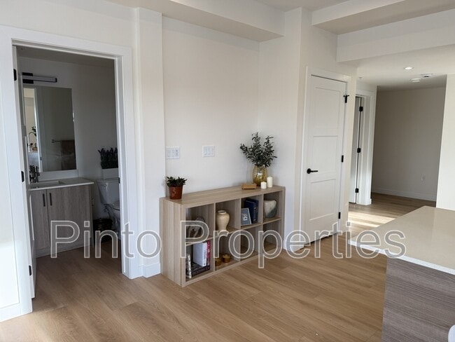 Building Photo - 8615-8108 108 St NW