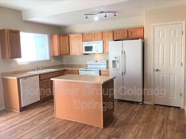 Building Photo - 691 Hailey Glenn View