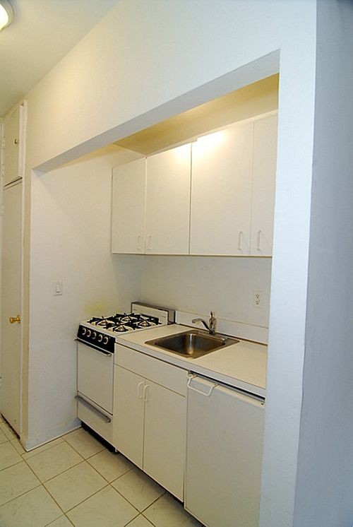 Building Photo - 353 E 83rd St