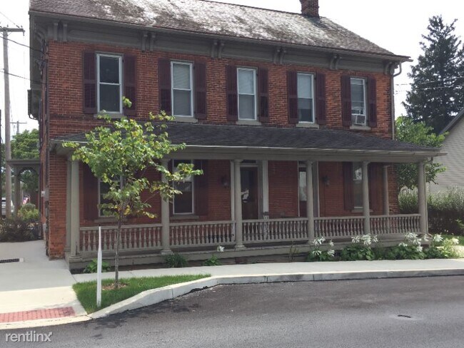 Building Photo - 4 br, 2 bath Townhome - 39 East High St.