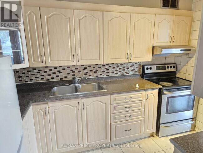 Photo du bâtiment - 10 Sunrise Ave