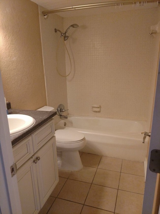 Building Photo - 507 NW 39th Rd