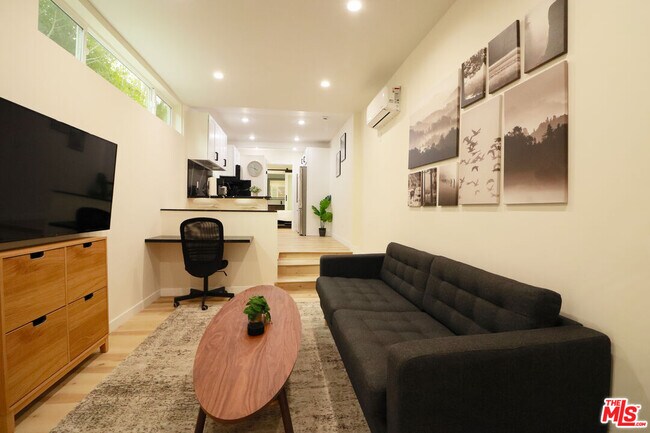 Foto del edificio - 9040 Phyllis Ave