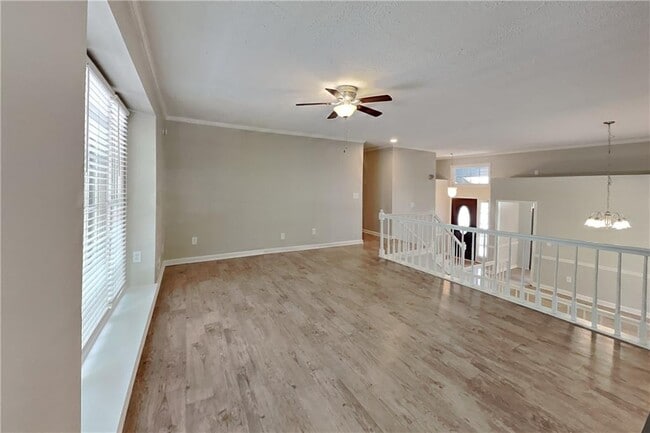 Building Photo - 345 Deerwood Dr