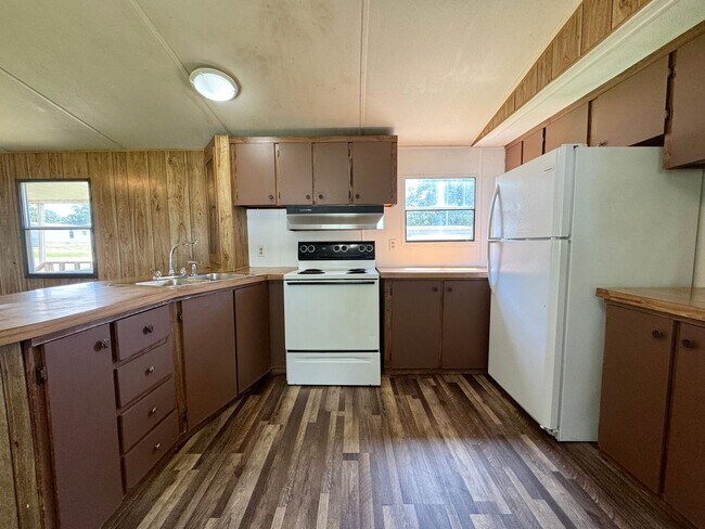 Foto del edificio - Partial Utilities Included • 2 Bed/ 1 Bath Trailer • Tall Pines Community Park
