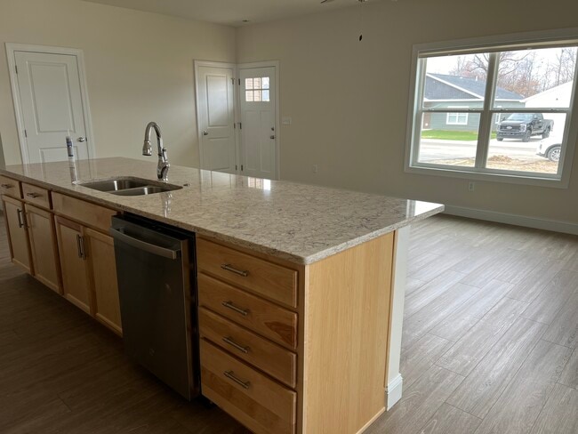 Building Photo - 06 Longbranch Dr