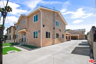 Building Photo - 1120 W 110th St