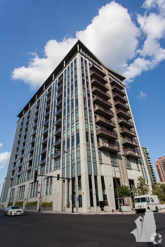 Building Photo - 740 W Fulton St