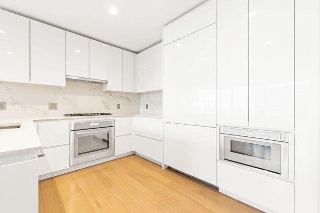 Foto del edificio - 135 Seaport Blvd