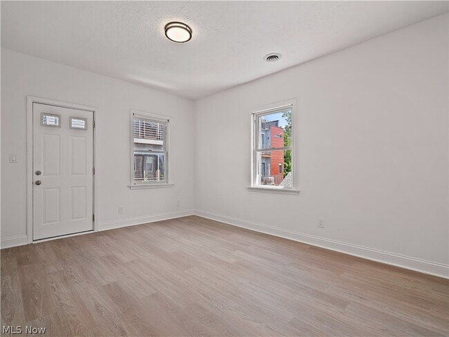 Building Photo - 2037 W 11th St