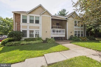 Building Photo - 3412 Lakeside View Dr