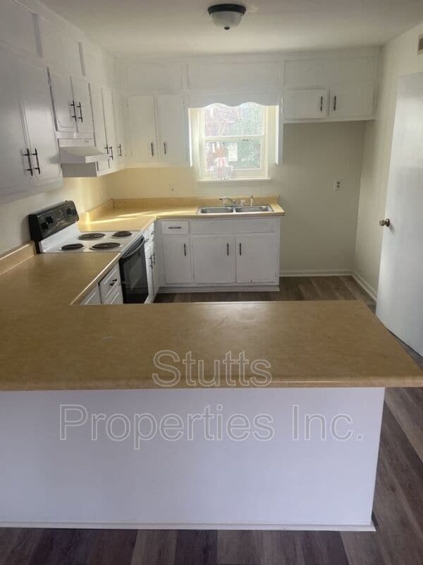 Building Photo - 510 E Irvine Ave