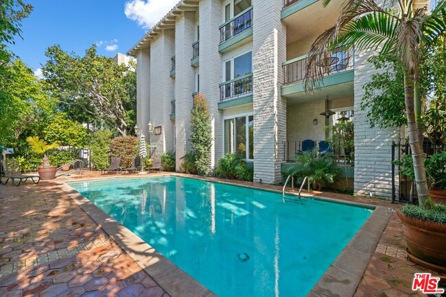 Foto del edificio - 502 San Vicente Blvd