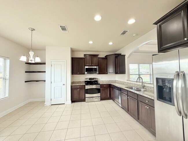 Foto del edificio - Beautiful 3-Bedroom Corner Lot