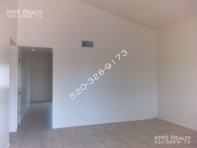 Foto del edificio - 4 Bedroom 2 Bath -824 W Oahu Circle - OWNE...