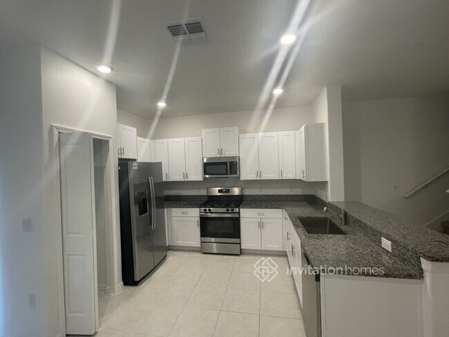 Foto del edificio - 8290 Crescent Oaks Dr