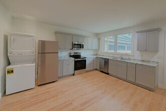 Building Photo - 25 Forest Pl