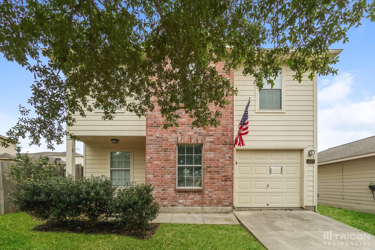 Foto principal - 5527 Butch Canyon San Antonio TX