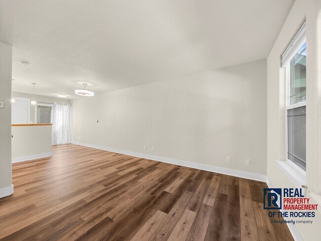Foto del edificio - Beautiful 2 Bed 2.5 Bath Townhouse in West...