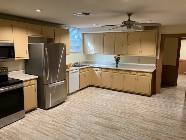 Foto del edificio - 2019 S Hairston Rd