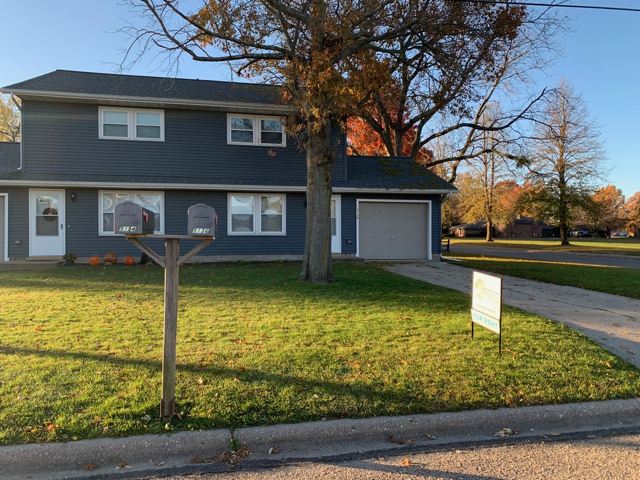 Primary Photo - Duplex Unit in Bartonville