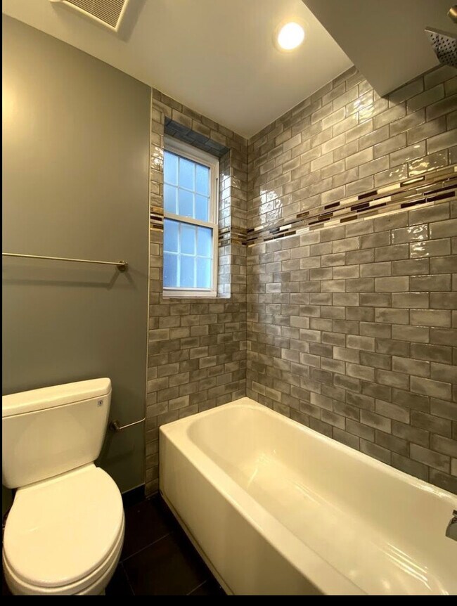 Building Photo - 2919 N Avers Ave