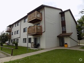 Building Photo - 8111-8196 96 St